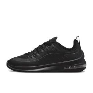 NWT Black Wmns Nike Axis Size 8